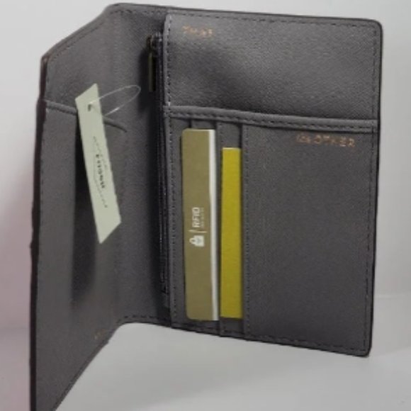 Fossil Sofia Passport Case Red-Brown-Bronze Multi Pocket. - Picture 3 of 3